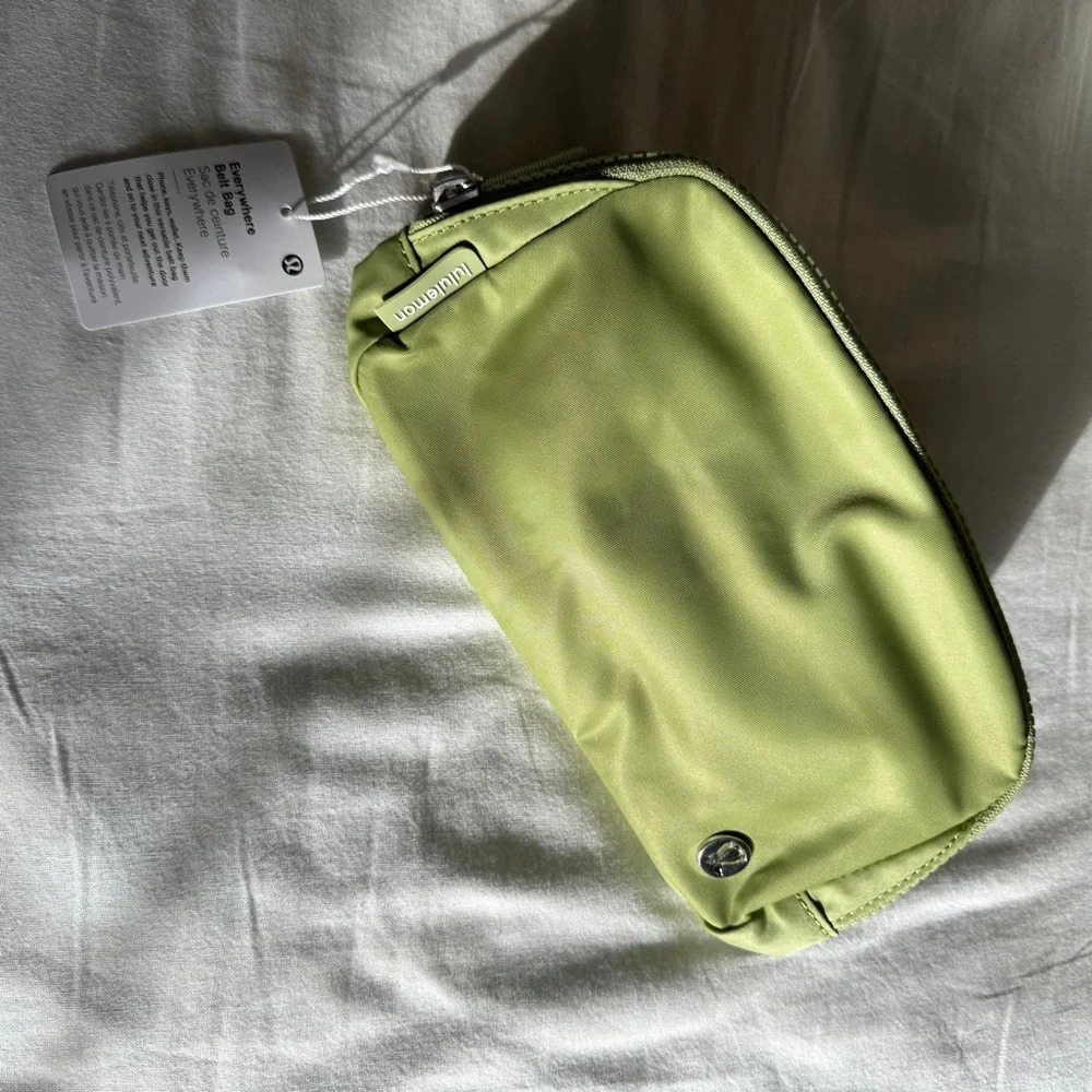 🆕💚 Lululemon Everywhere Belt Bag Edamame Green